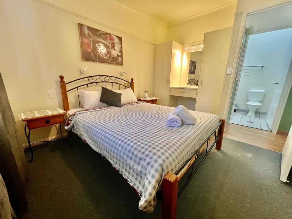 Colonial Village Resort Hervey Bay Buitenkant foto