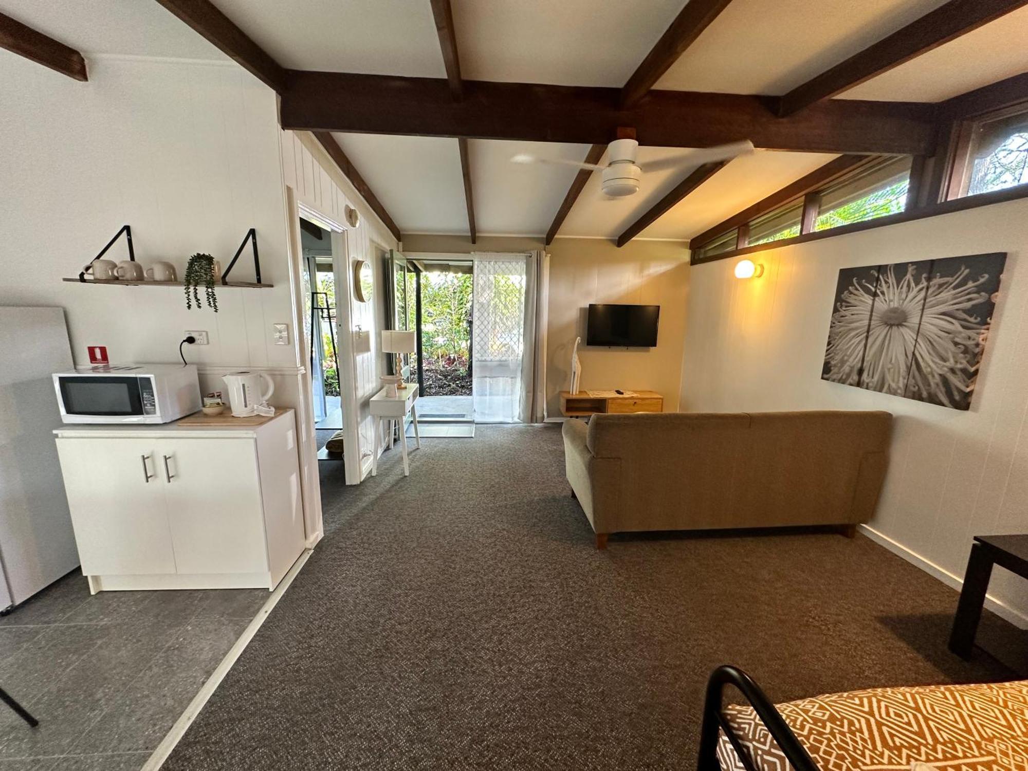Colonial Village Resort Hervey Bay Buitenkant foto