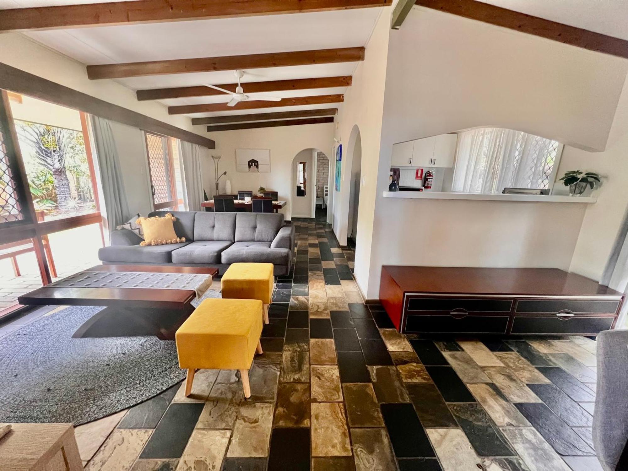 Colonial Village Resort Hervey Bay Buitenkant foto